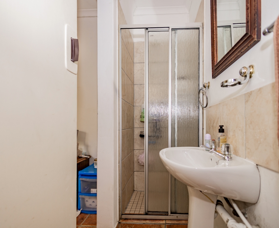 6 Bedroom Property for Sale in Schoongezicht Western Cape